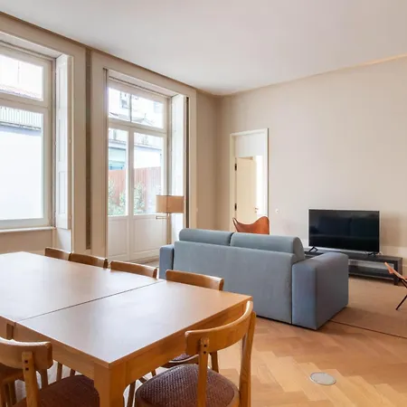 Entreparedes House *