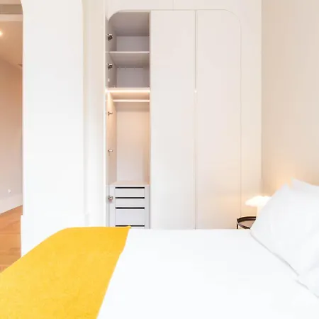 Entreparedes House Apartman Porto