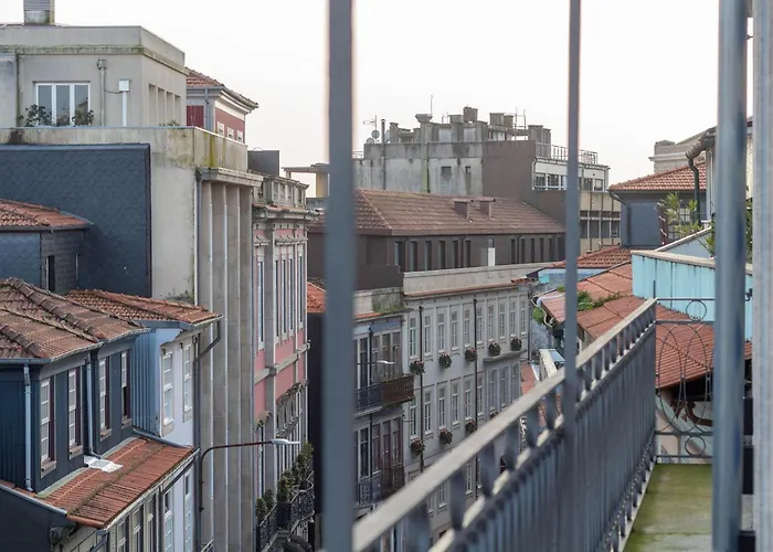 Entreparedes House Porto