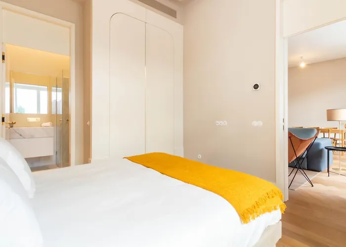 Entreparedes House Apartman *