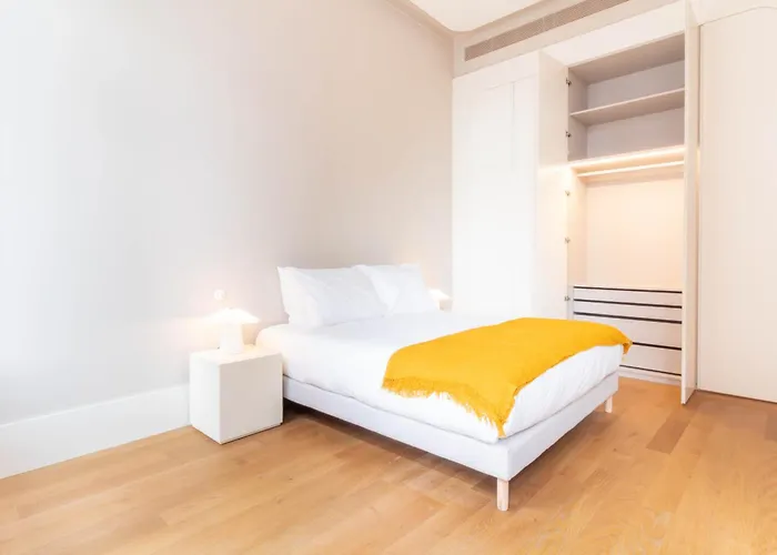 Entreparedes House *