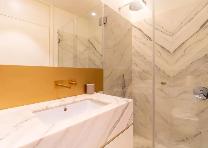 Entreparedes House *