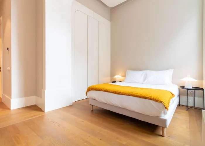 Entreparedes House * Porto