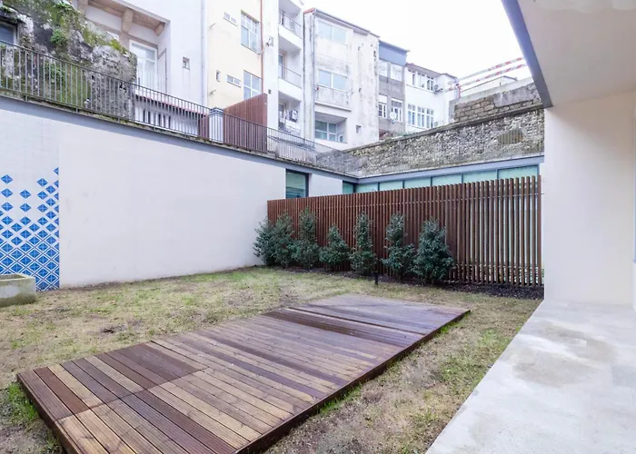 Entreparedes House Apartman Porto