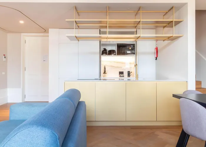 Entreparedes House Apartman *