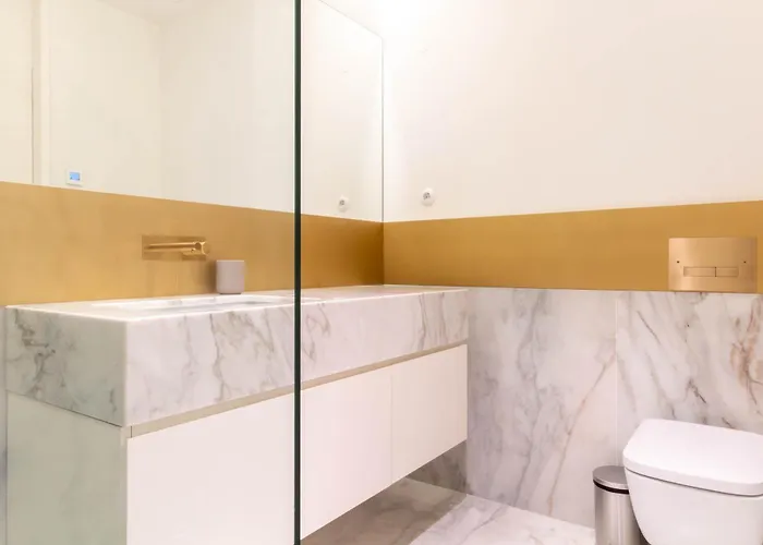 Entreparedes House Apartman Porto