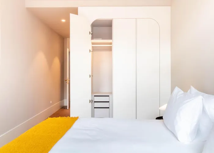 Entreparedes House Apartman *