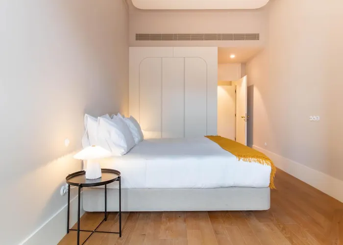 Entreparedes House Porto