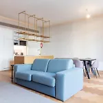 Entreparedes House *