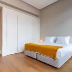 Apartment Entreparedes House Porto