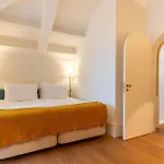 Entreparedes House Porto