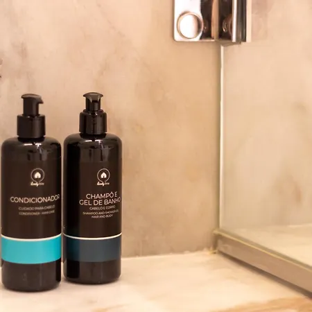 Entreparedes House 公寓