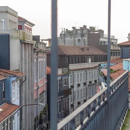 Entreparedes House Porto