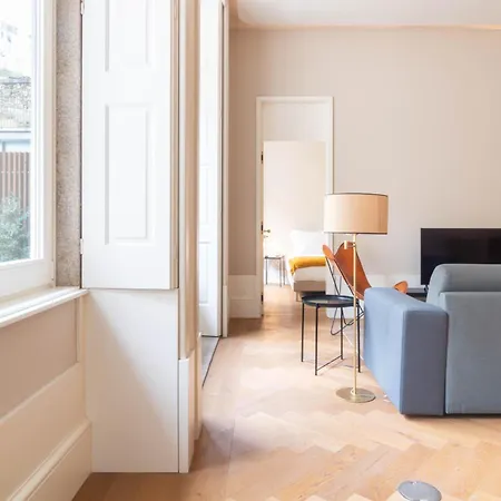 Apartment Entreparedes House Porto