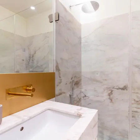 Apartment Entreparedes House Porto
