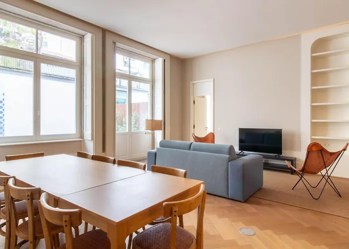 Entreparedes House *