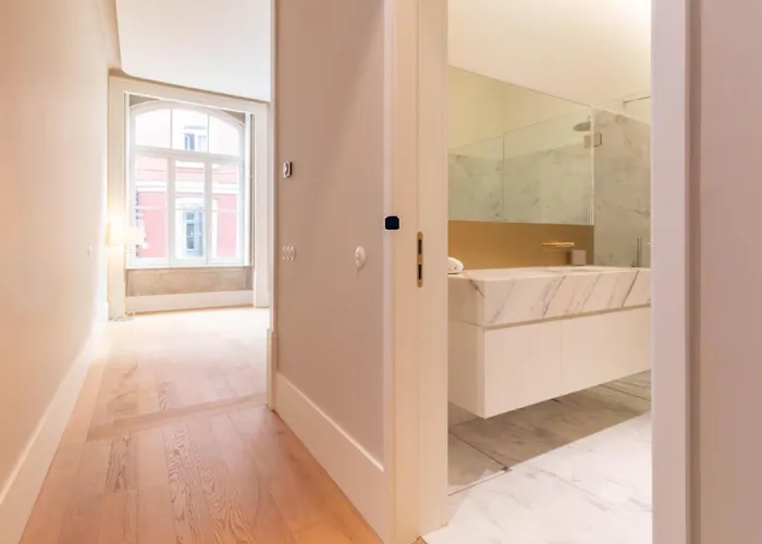 Entreparedes House Porto