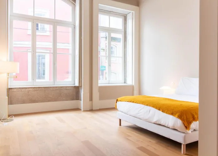 Entreparedes House * Porto