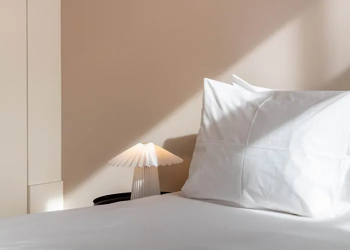 Entreparedes House *