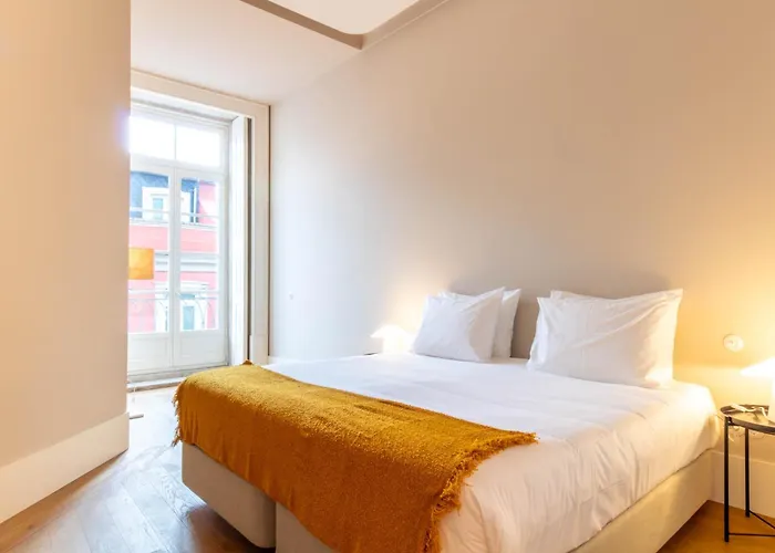 Entreparedes House Porto