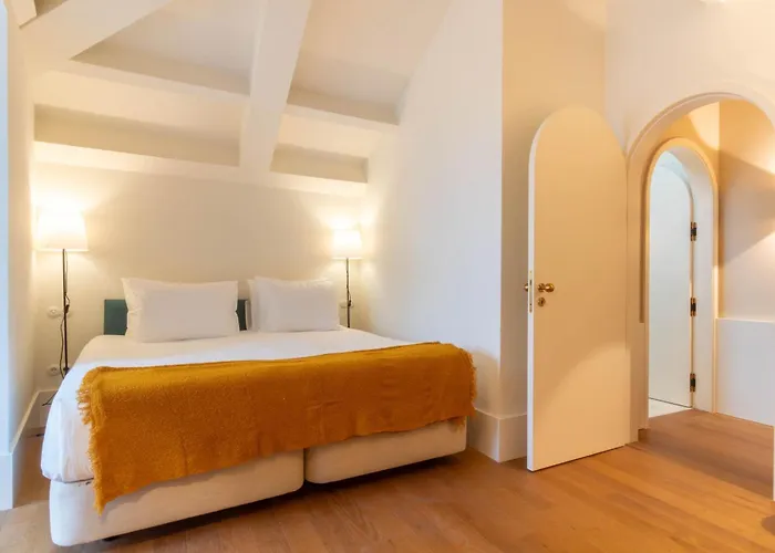 Entreparedes House Porto